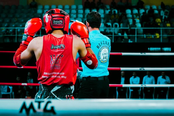 Comment les poids de musculation transforment votre endurance et vos performances sportives